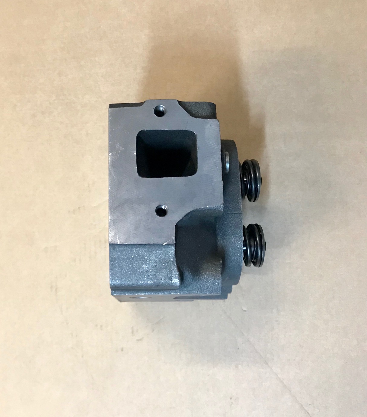 testata man d28 2 valvole per cilindro rif man 51031016773 51031016774